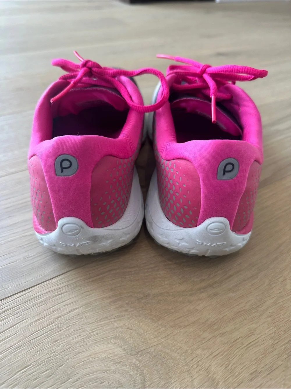 Brooks Pureflow 5 women's Gray & Hot Pink Athletic Sneakers size 9.5